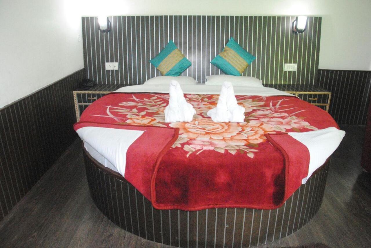 Hotel Seagull Manāli Extérieur photo